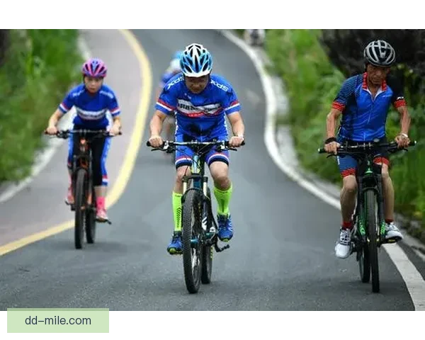 克罗斯分享马德里郊外骑行健身日常展现健康生活方式