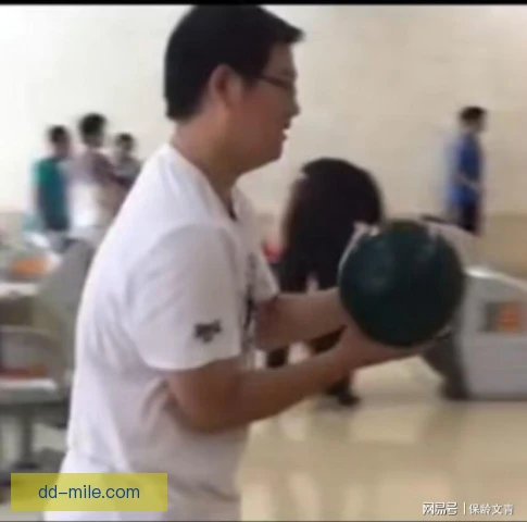 保龄球网前小球处理，精准控力才能稳稳拿下关键分