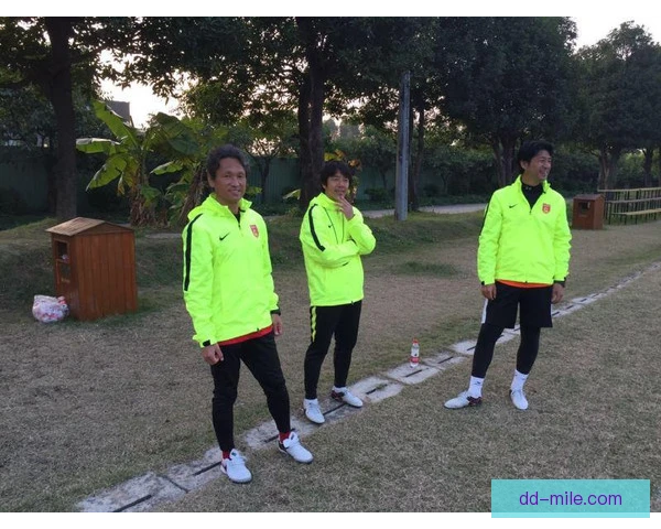 青训营绩效挂钩条款，激励机制推动年轻球员成长